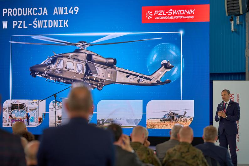AW149_16