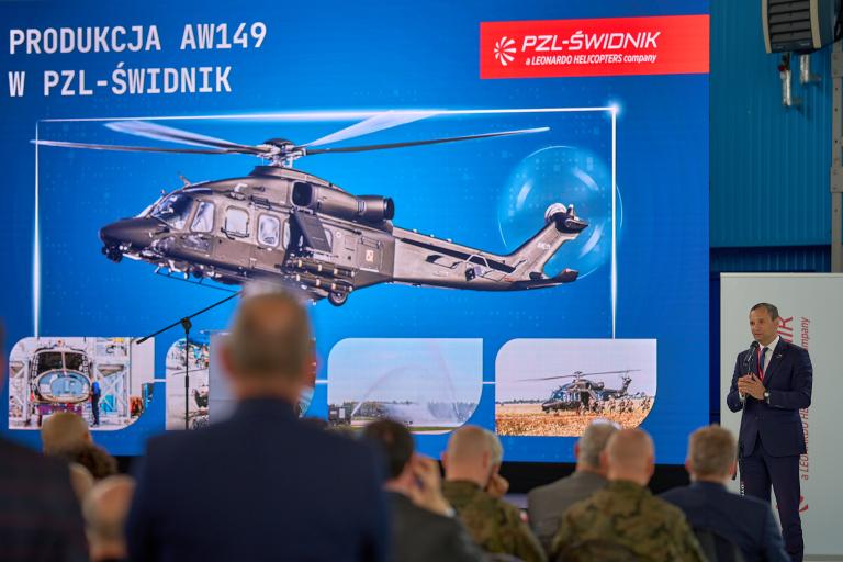 AW149_16
